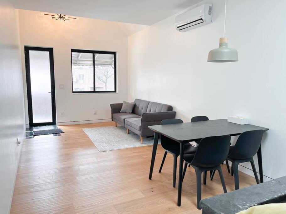 New Ample And Cozy One Bedroom Apt In Brooklyn At Rem-Casa Nova York Exterior foto